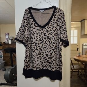 White Birch soft & stretchy animal print sweater size large in great condition